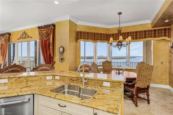 Fort Myers Beach, FL 33931,4137 Bay Beach LN #5P2