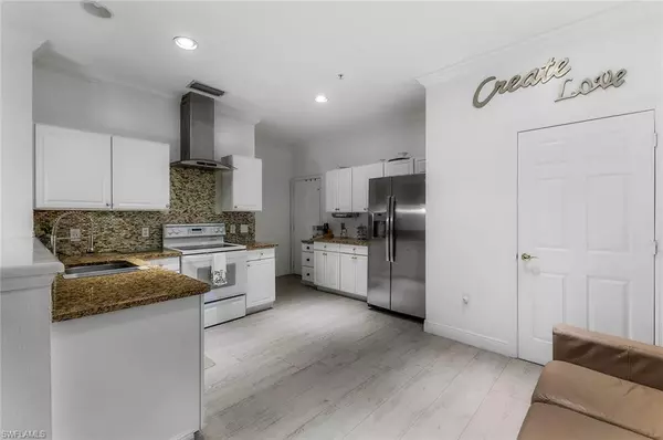 1064 Hampton CIR #54, Naples, FL 34105