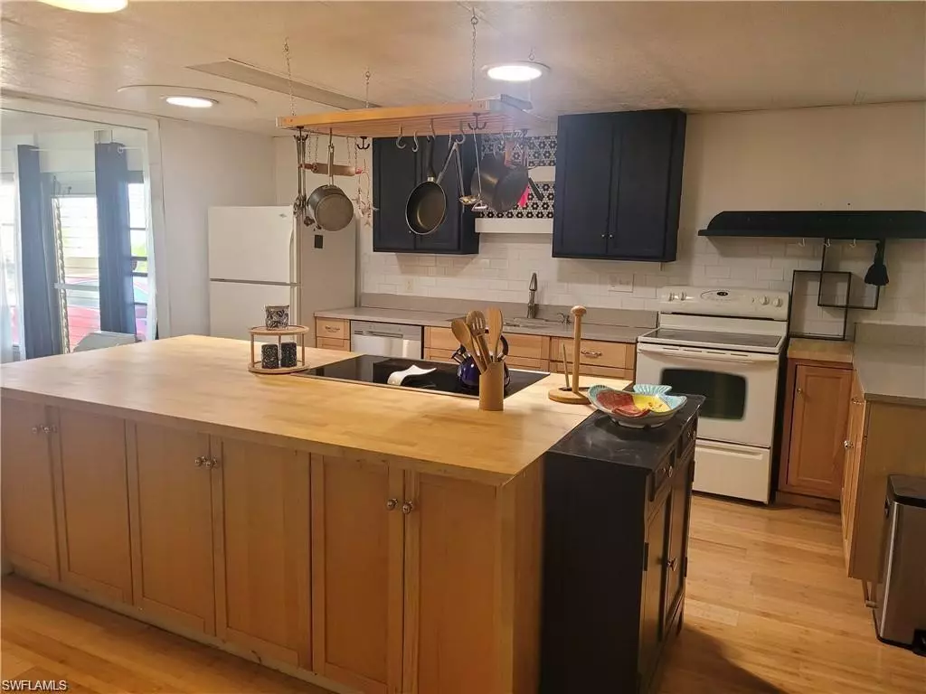 Naples, FL 34104,74 Palos DR #74