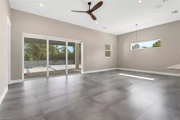 Naples, FL 34102,1415 13th AVE N