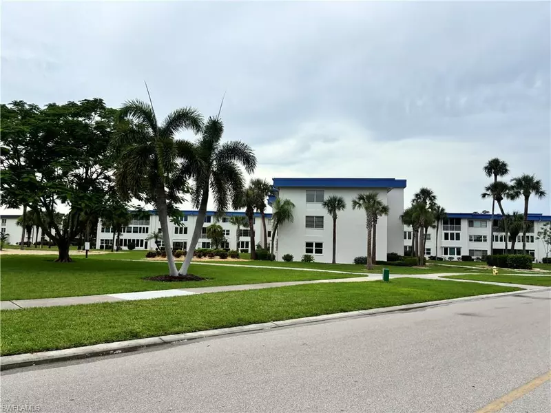 1724 Pine Valley DR #202, Fort Myers, FL 33907