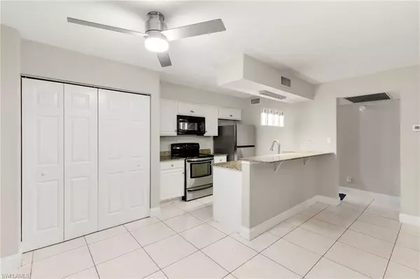 Fort Myers, FL 33919,5305 Summerlin RD #501