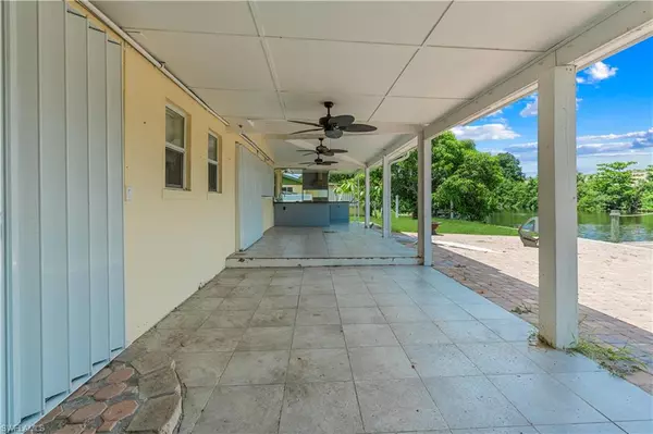 Fort Myers, FL 33905,127 Schneider DR