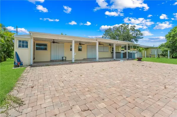 Fort Myers, FL 33905,127 Schneider DR