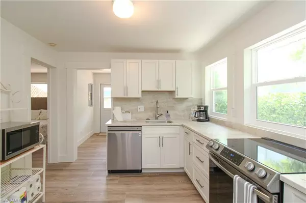 Naples, FL 34102,1325 Gordon DR