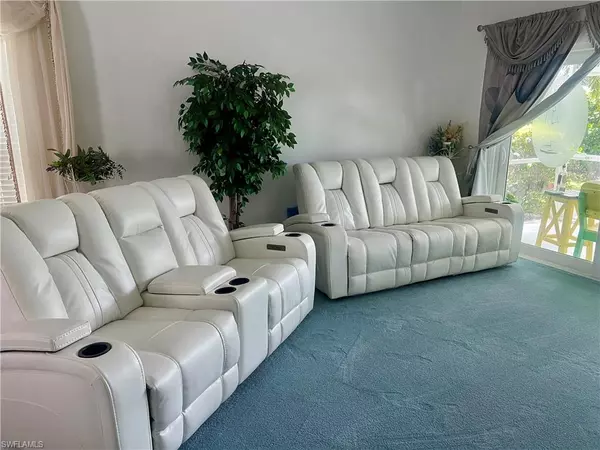 Naples, FL 34104,1020 Partridge CIR #7