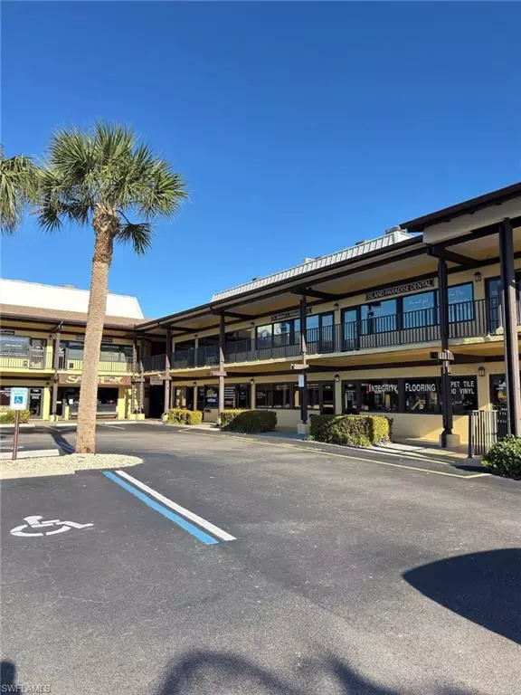 Marco Island, FL 34145,1118 N Collier BLVD #207