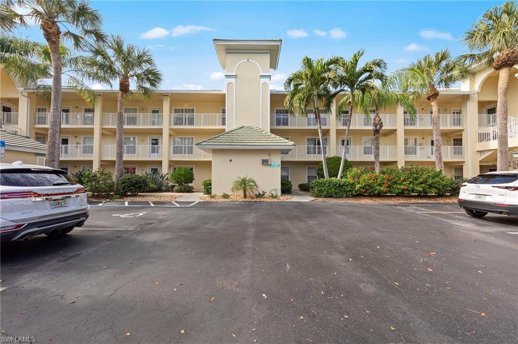 15495 Cedarwood LN #9-103, Naples, FL 34110