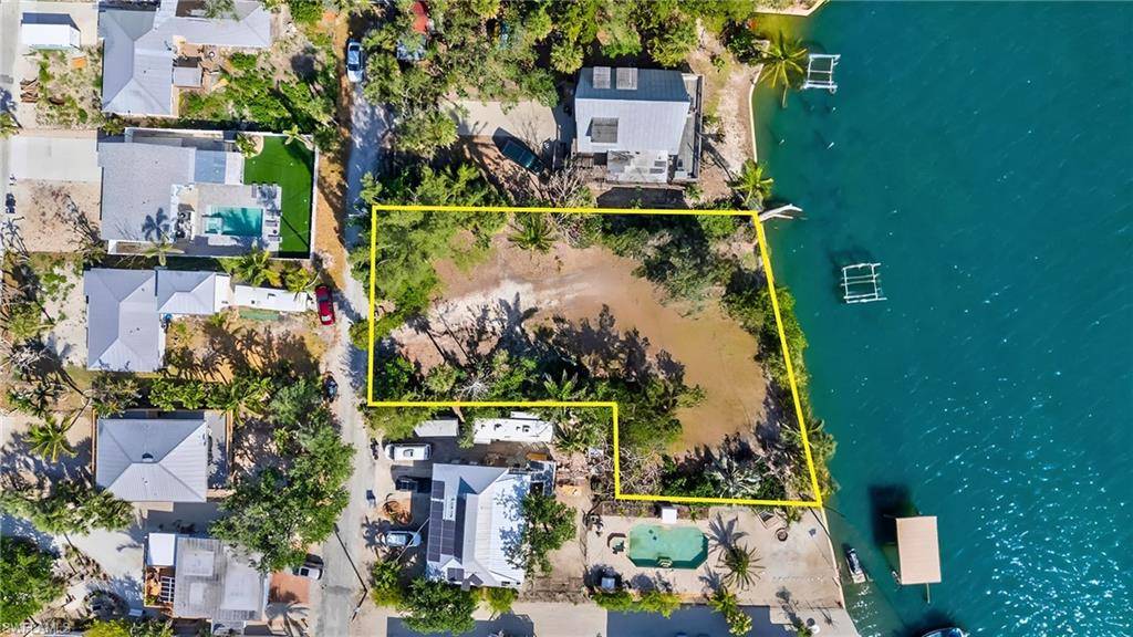 4851 Dolphin LN, Fort Myers Beach, FL 33931