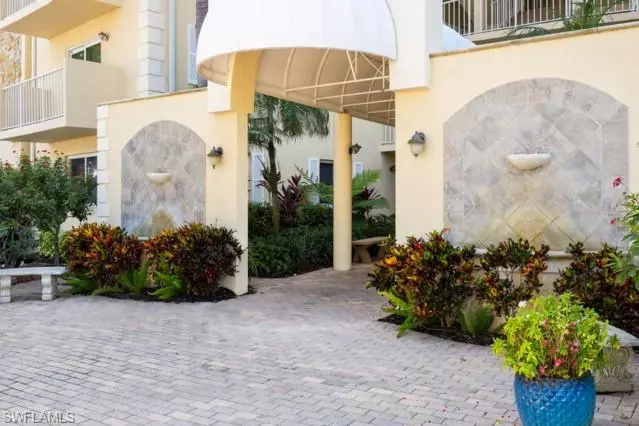 Naples, FL 34103,3000 Gulf Shore BLVD N #207