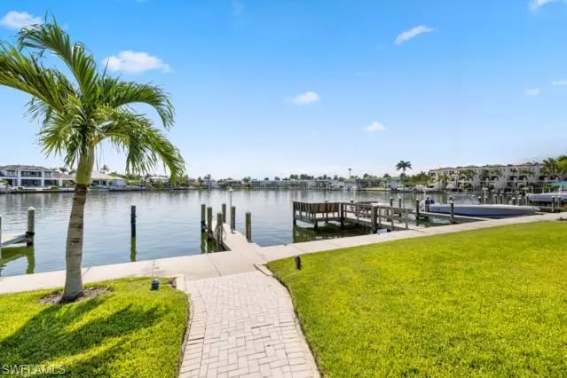 Naples, FL 34103,3000 Gulf Shore BLVD N #207