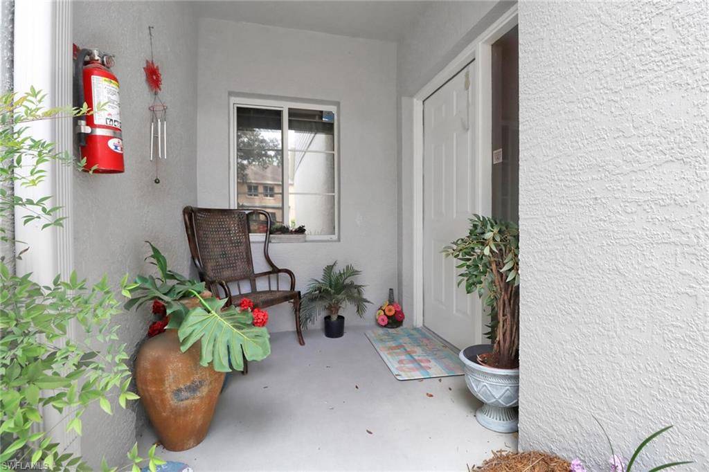 Naples, FL 34109,2820 Citrus Lake DR #T101
