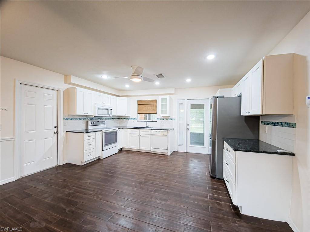 Weeki Wachee, FL 34613,7425 GALLOWAY RD
