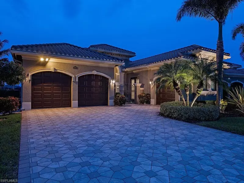 2975 Cinnamon Bay CIR, Naples, FL 34119
