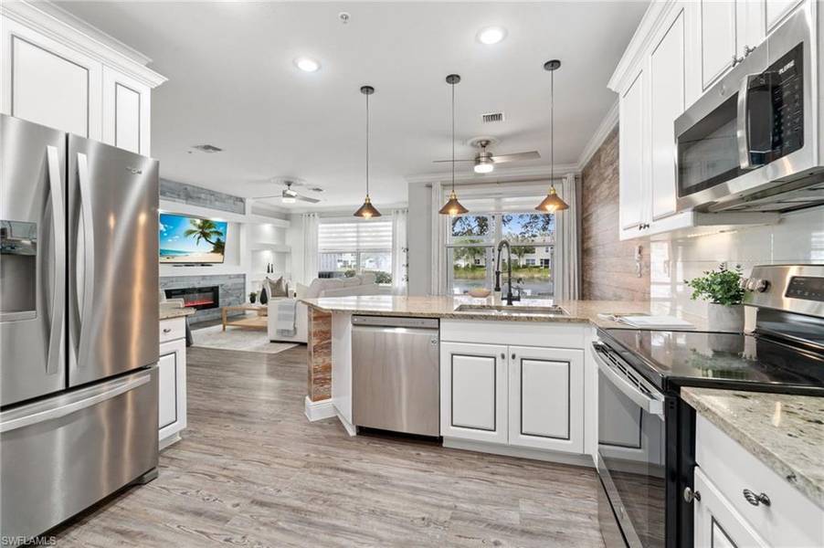 1330 Mariposa CIR #103, Naples, FL 34105