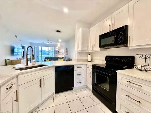 Naples, FL 34108,864 Tanbark DR #102