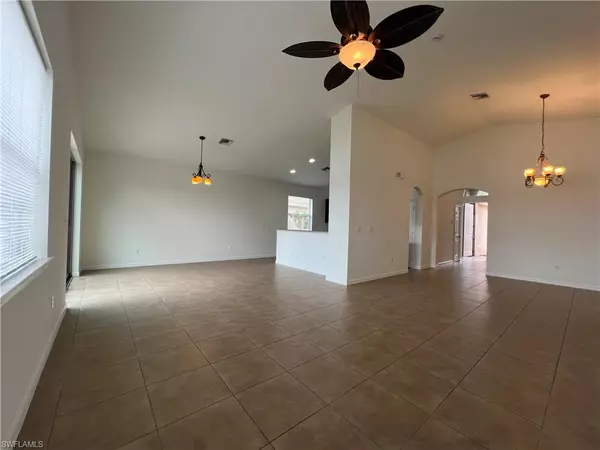 Naples, FL 34120,1560 Birdie DR