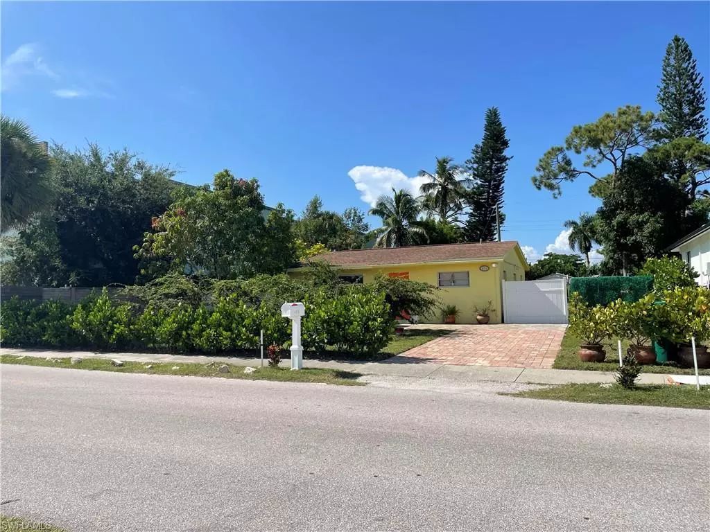 Naples, FL 34102,1381 13th AVE N