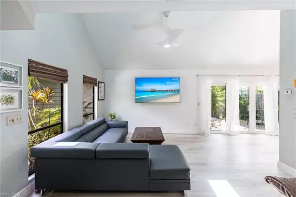 Naples, FL 34103,1323 Solana RD #K2