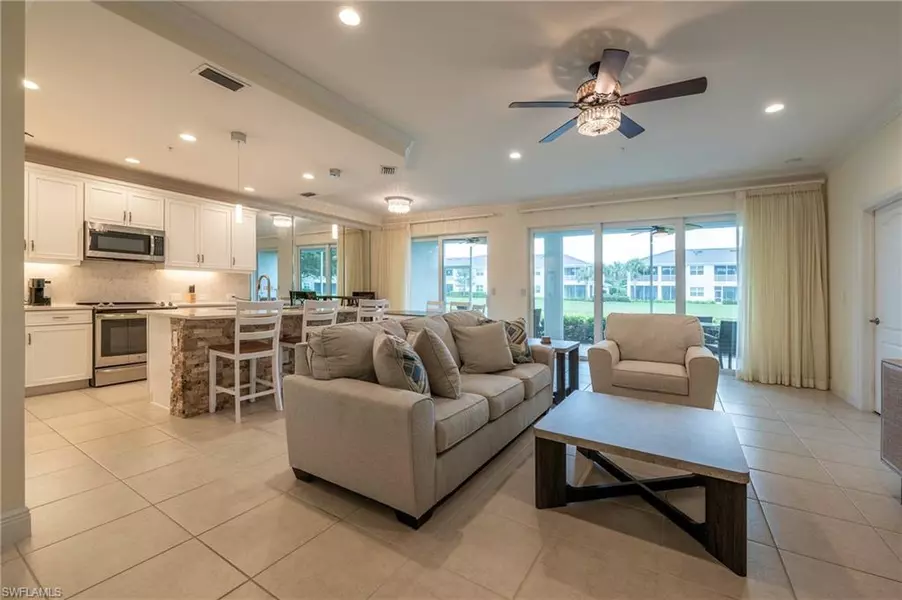 6954 Avalon CIR #702, Naples, FL 34112