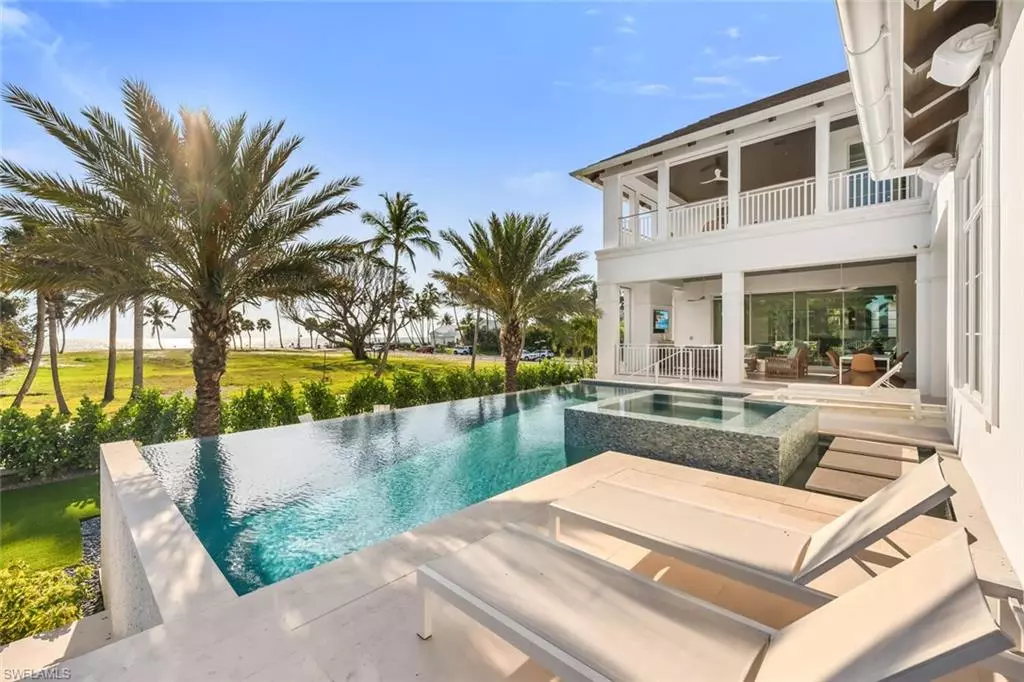 Naples, FL 34102,1835 Gulf Shore BLVD S