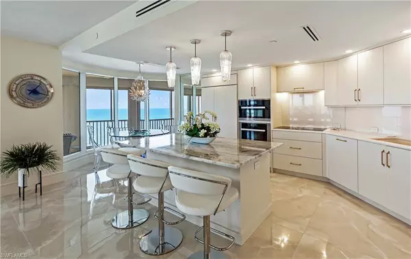 Naples, FL 34108,8111 Bay Colony DR #1902