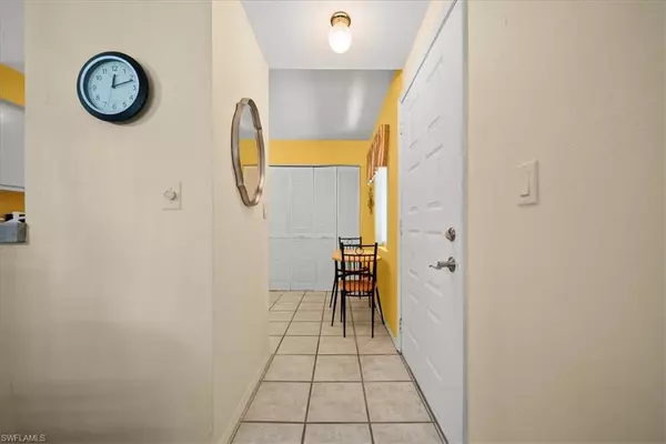 Naples, FL 34104,1001 Foxfire LN #102