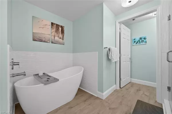 Estero, FL 33928,20261 Estero Gardens CIR #207