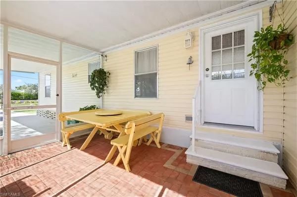 Naples, FL 34114,903 Manatee RD