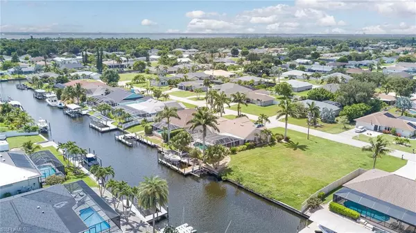 2127 SE 10th LN, Cape Coral, FL 33990