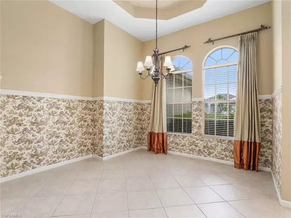 Naples, FL 34104,7914 Founders CIR