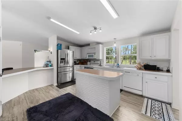 Estero, FL 33928,18405 Dykes RD
