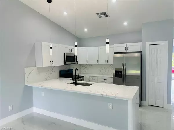 2501 HIGHTOWER AVE S, Lee, FL 33973