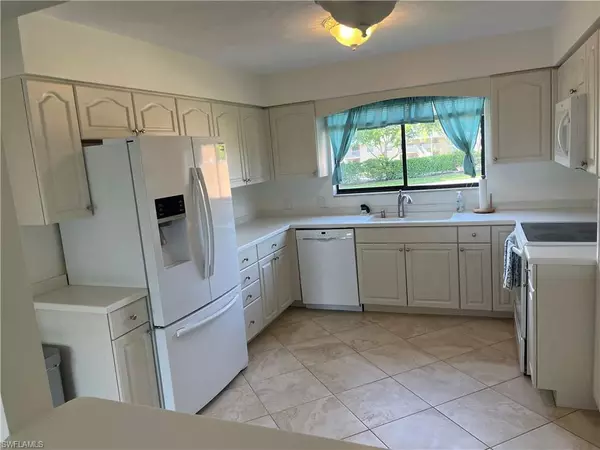 Naples, FL 34110,819 Palm View DR #17