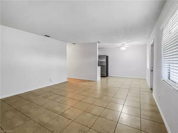 Naples, FL 34112,4613 Bayshore DR #B7