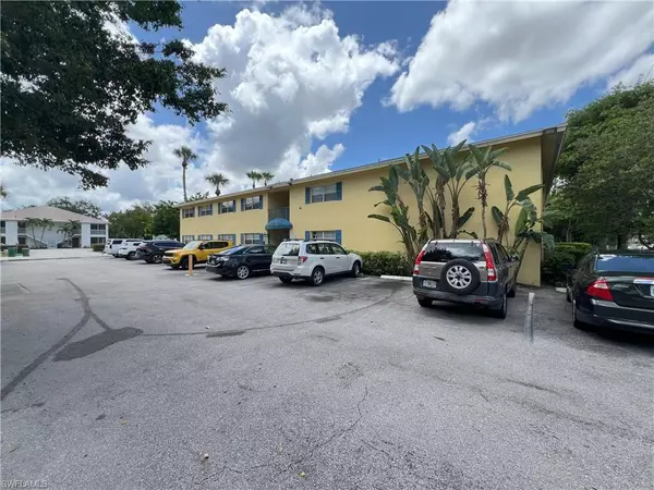 Naples, FL 34112,4290 Gulfstream DR #16