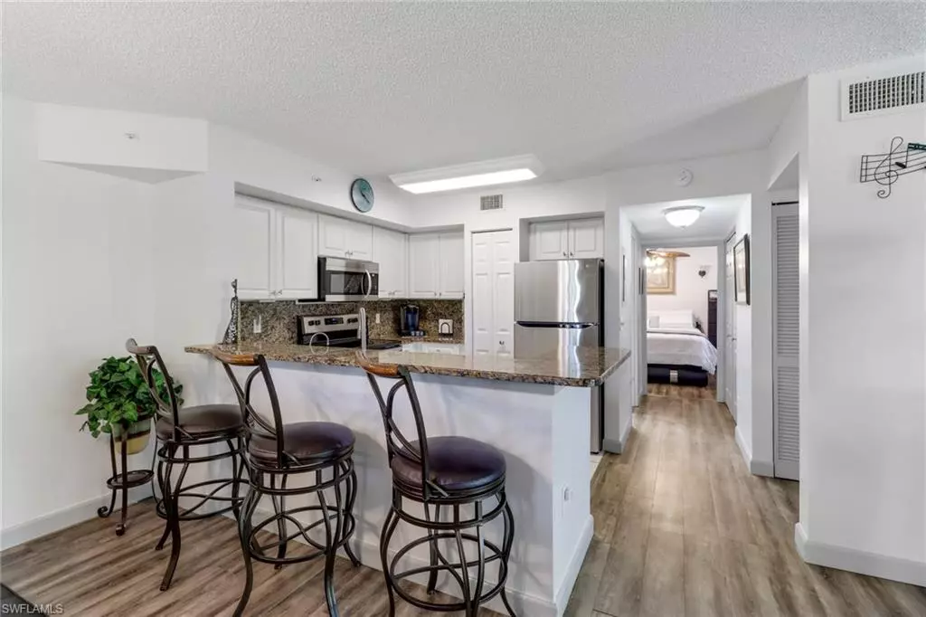 Naples, FL 34104,1160 Wildwood Lakes BLVD #9-108