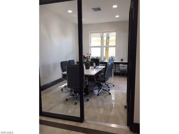 Naples, FL 34116,5258 Golden Gate PKY #9