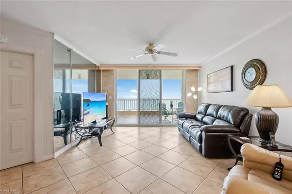 Marco Island, FL 34145,990 Cape Marco DR #707