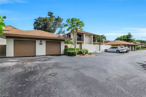 Naples, FL 34110,576 Retreat DR #201