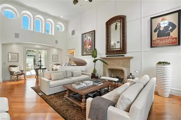 2892 Tiburon BLVD E, Naples, FL 34109