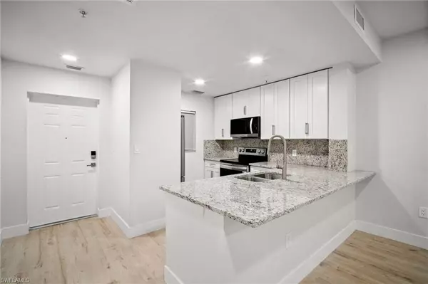 Naples, FL 34112,4450 Botanical Place CIR #6