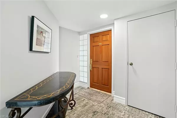 Naples, FL 34103,20 Seagate DR #803