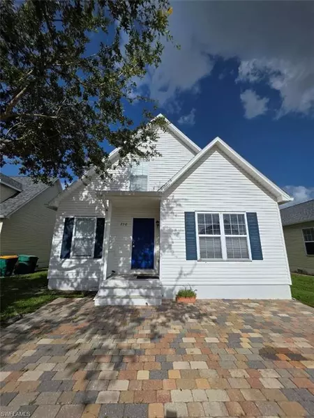 250 Leawood CIR, Naples, FL 34104