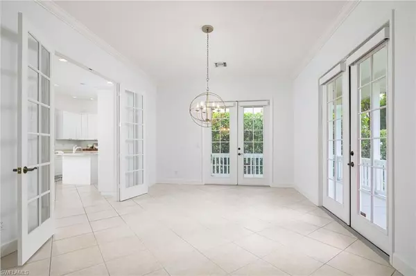 Naples, FL 34102,155 1st AVE S