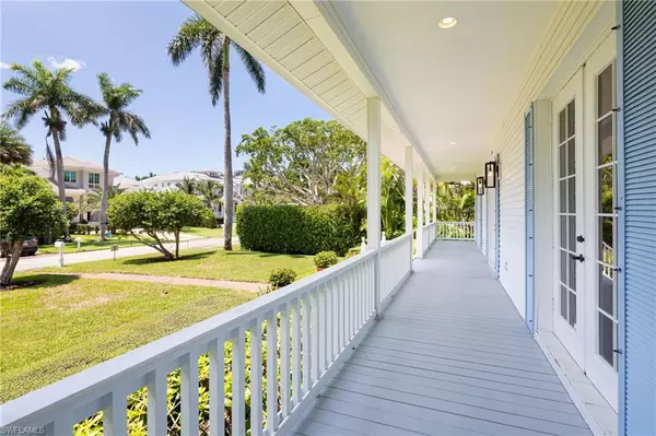 Naples, FL 34102,155 1st AVE S