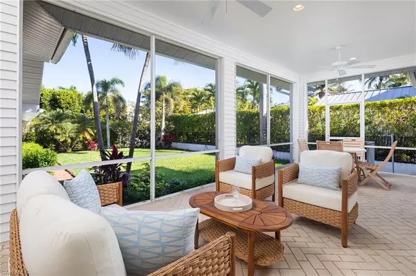 Naples, FL 34102,155 1st AVE S