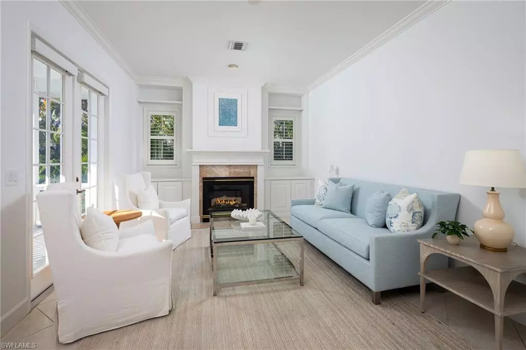 Naples, FL 34102,155 1st AVE S