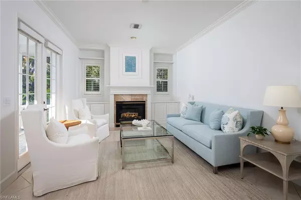 155 1st AVE S, Naples, FL 34102