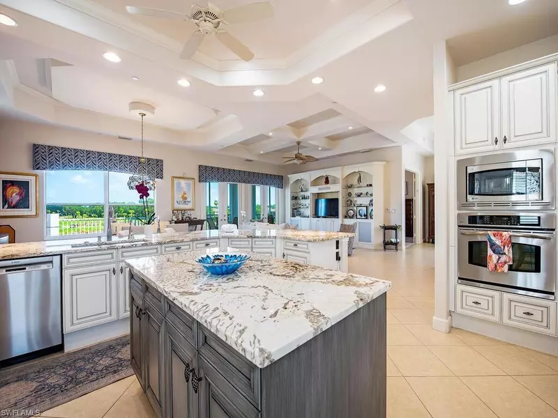 530 Avellino Isles CIR #7-301, Naples, FL 34119